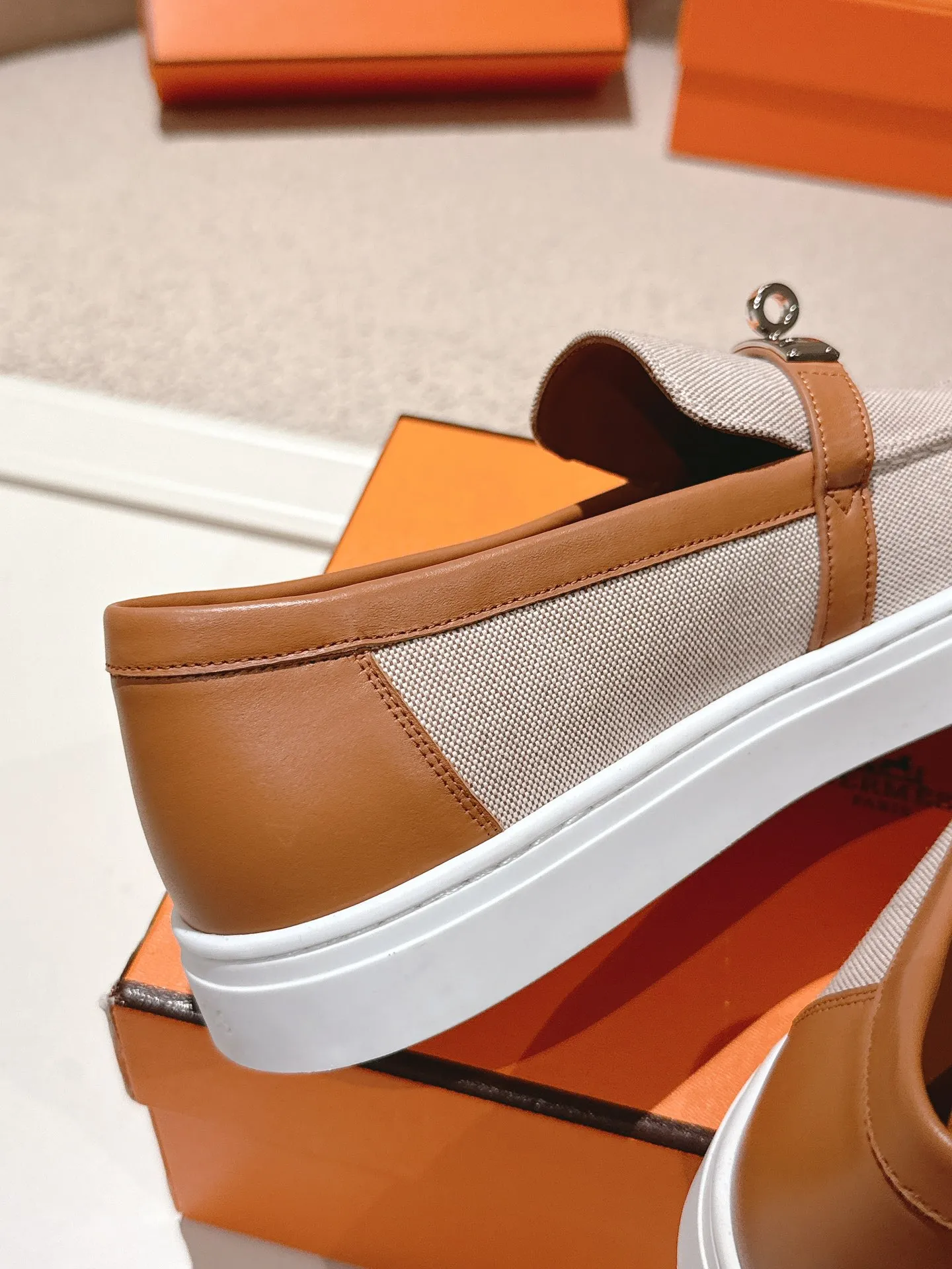 Men's shoes 💰640💰 Hermes# New Kelly buckle thick-soled loafers. Upper: cowhide/suede material. Lining: sheepskin lining. Outsole: exclusive molded outsole. Size: women's size 35-40, men's size 39-45 (female 41/male 46 customized, non-refundable)